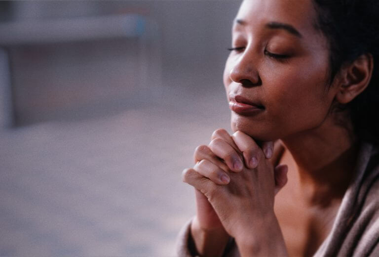 Oraciones para atraer el dinero: ¿son tan poderosas?