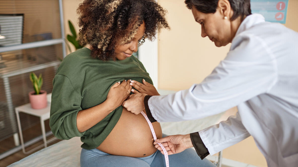 ¿Qué factores pueden influir en el crecimiento fetal?